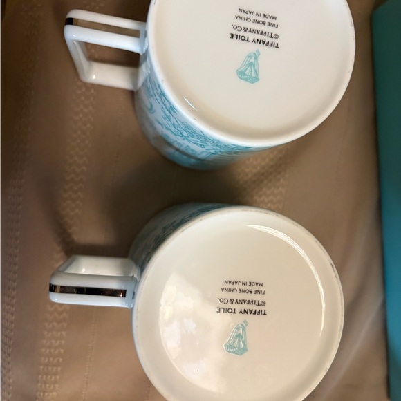 LANDMARK EXCLUSIVE TIFFANY AND CO BONE CHINA TOILE MUGS - Picture 6 of 6